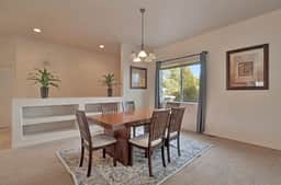 *J*Central Loc Quiet Neighborhood! Spacious Home