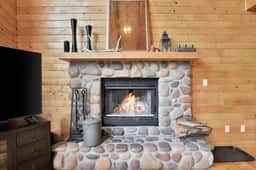*Secluded Forest Retreat* Charming 4Bedroom Cabin