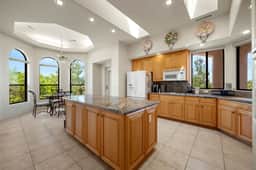 Beautiful Mountain Top Retreat *With a Spa*