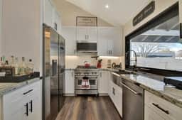 CC*New Listing*Walk to the Square*New Remodel*