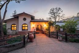 Central to Sedona and trails w/ pool and Spa!