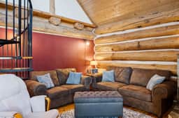 Cozy log cabin with loft, deck & rustic charm!