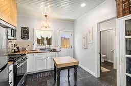 Historic Downtown Getaway! Close to everything.