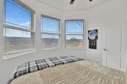 Large Home Perfect for family gatherings Views
