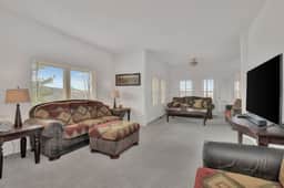 Large Home Perfect for family gatherings Views