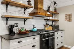 Pet-Friendly 2BR Gem Close to Downtown Fun