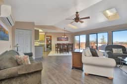 Views 15min from the square! Close to lynx Lake