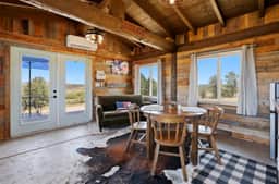 Charming rustic 1 bedroom cabin