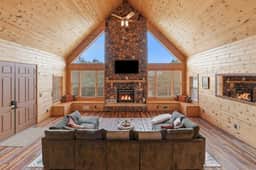 Mountain Lodge Retreat | Hot Tub • Game Rooms • Sleeps Large