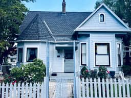 The Ultimate Historic Vibe: Queen Anne Victorian Meets Modern Indie Style Just Steps from The Courthouse Square - Image 2