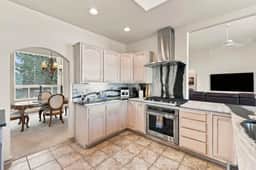 Mountain View Retreat | Panoramic Views - Image 5