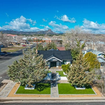 CC*New Listing*Walk to the Square*New Remodel*