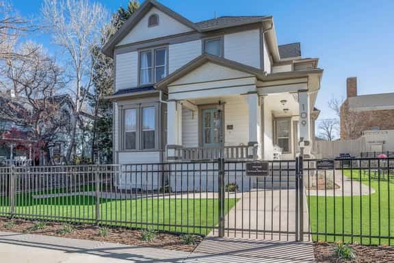 Restored 1883 Victorian | Walk to the Square - Image 1