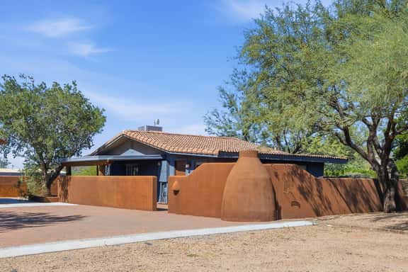 Cave Creek Casita | Desert Courtyard & BBQ - Image 1