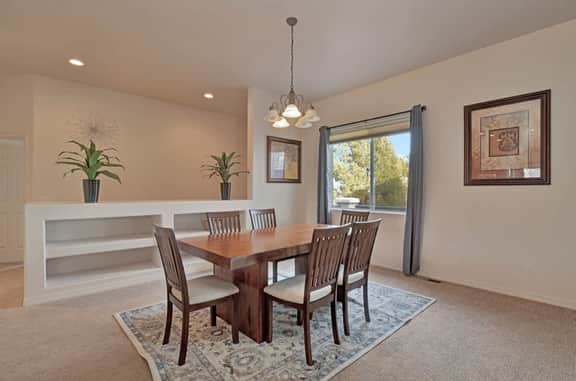 *J*Central Loc Quiet Neighborhood! Spacious Home