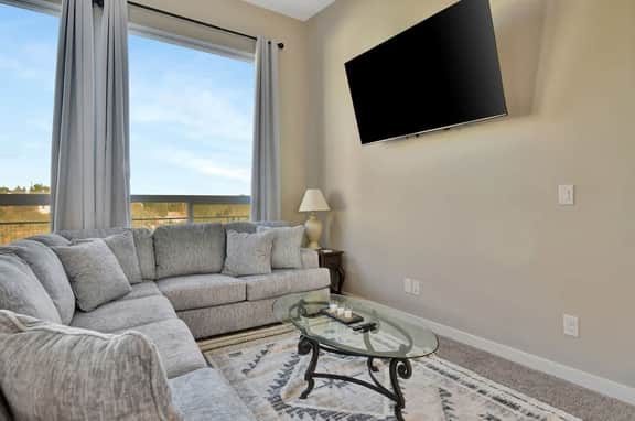 *New Listing!* Central to Everything!