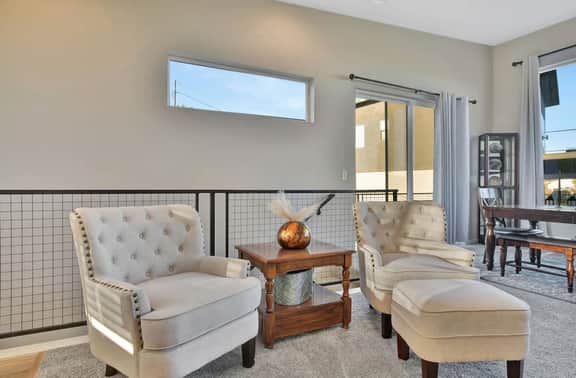 *New Listing!* Central to Everything!