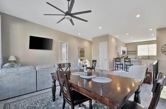 *New Listing!* Central to Everything!