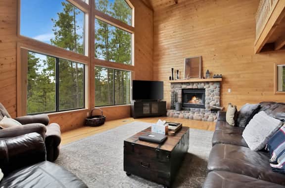 *Secluded Forest Retreat* Charming 4Bedroom Cabin