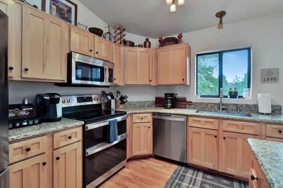 *Secluded Forest Retreat* Charming 4Bedroom Cabin