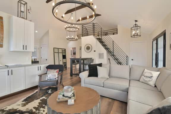 CC*New Listing*Walk to the Square*New Remodel*
