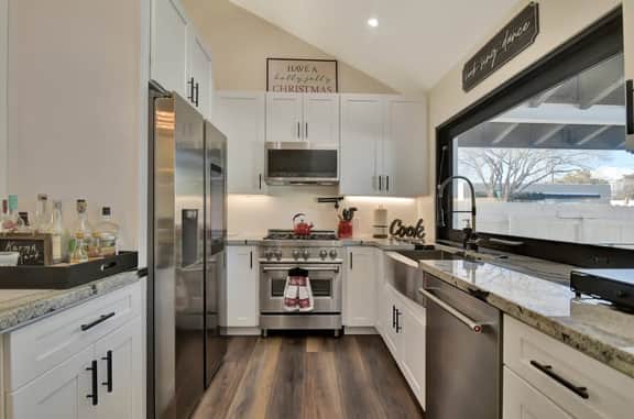 CC*New Listing*Walk to the Square*New Remodel*