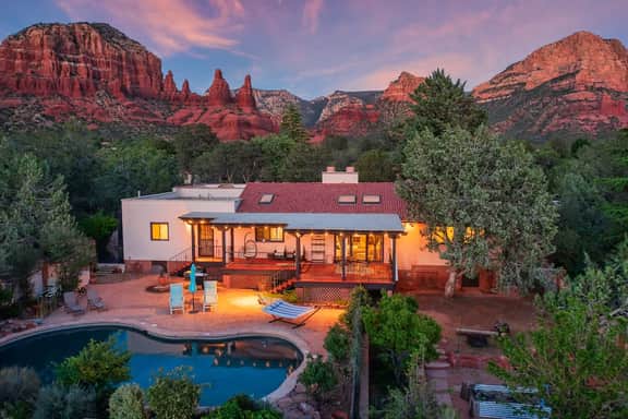 Central to Sedona and trails w/ pool and Spa!