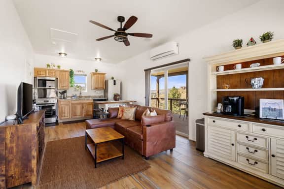 Cozy 1BR casita with full kitchen and great views.