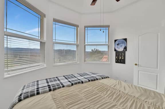 Large Home Perfect for family gatherings Views