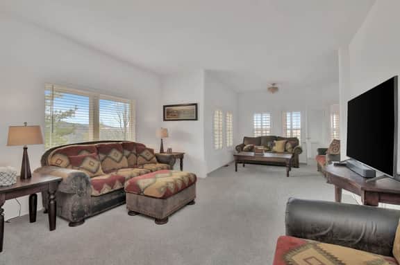 Large Home Perfect for family gatherings Views