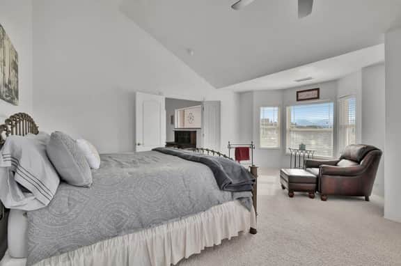 Large Home Perfect for family gatherings Views