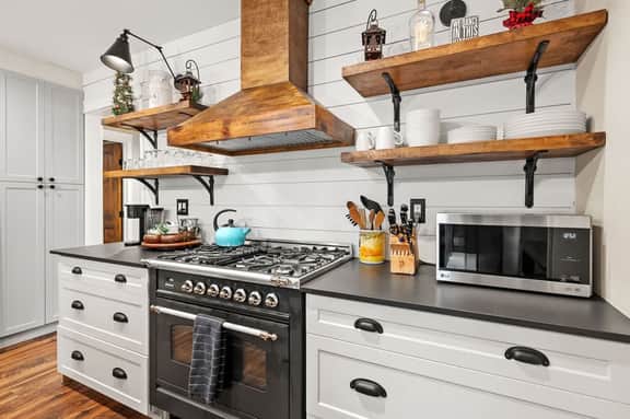 Pet-Friendly 2BR Gem Close to Downtown Fun