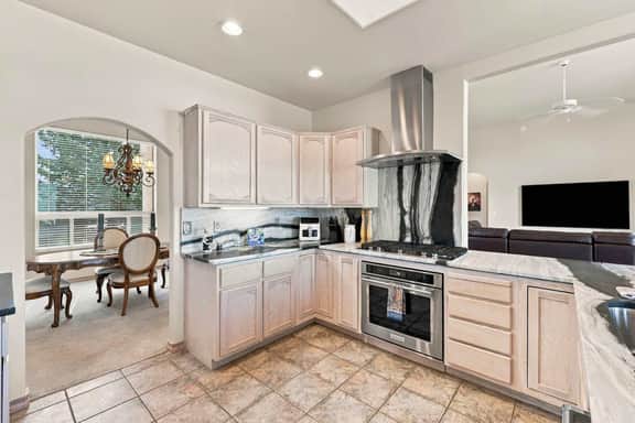 Mountain View Retreat | Panoramic Views - Image 5