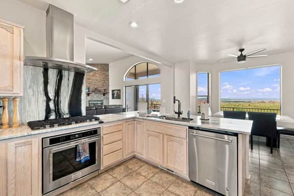 Mountain View Retreat | Panoramic Views - Image 3