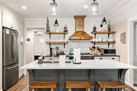 Pet-Friendly 2BR Gem Close to Downtown Fun