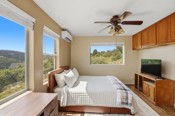 Cozy 1BR casita with stunning panoramic views - Image 1